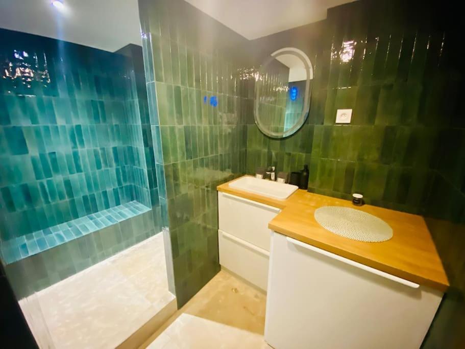 "Le Refuge" Duplex Quartier Haut, Climatise Sete Bagian luar foto